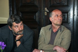 Tomo Vinicko nuotraukoje: žurnalistai Aurelijus Katkevičius ir Liudvikas Gadeikis (dešinėje)